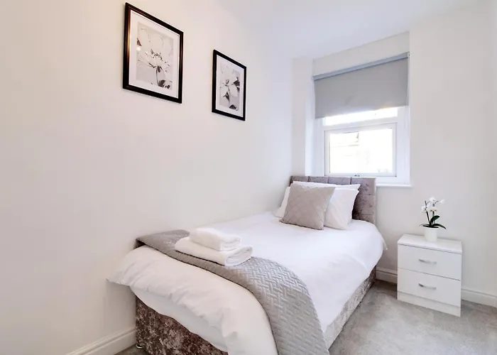 Modern Harrogate Centre Apartment